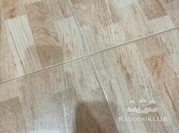 Демонтаж старой плитки на полу и монтаж новой