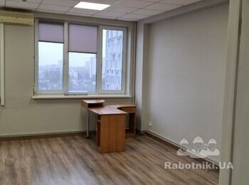 Фарбування стін в офісному приміщенні в 1 шар білою фарбою (Київ)