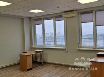 Фарбування стін в офісному приміщенні в 1 шар білою фарбою (Київ)