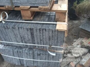 Покладка лабродариту на ступені і пандус