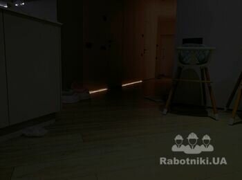 Монтаж 50м LED стрічки в алюмінієвому профілі тіньового плінтусу