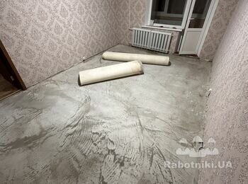 Вирівняти підлогу у вітальні (самоналивною сумішшю)