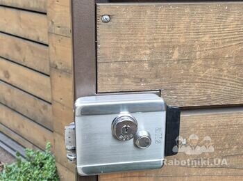 Встановити ручку на хвіртці