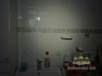 Прикрутити полички у ванній