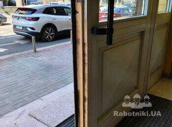 Ремонт та реставрація дверей