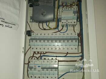 Прокладка підведення дроту для електромобіля