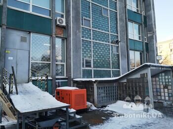 Установка трубы дымоудаления на генератор