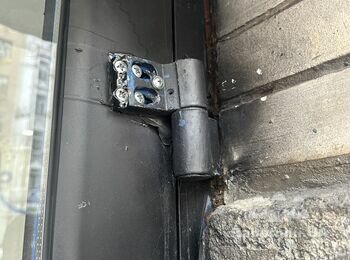 Потрібен майстер по вхідних дверях