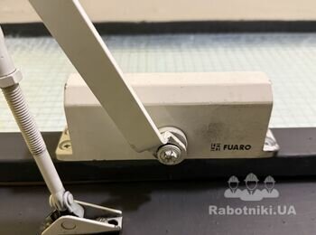 Замена доводчиков на входные двери подъезда