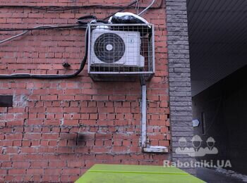 Опустить наружный блок кондиционера