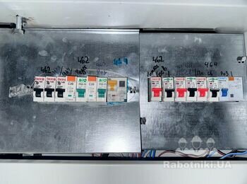 Перенести електрощиток з коридору в квартиру