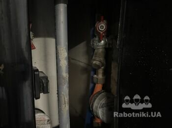 Труба течет нужно починить