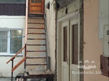 Зробити сходи з першого на другий поверх з вулиці