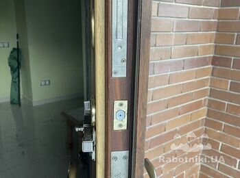 Заміна накладок для вхідних дверей.