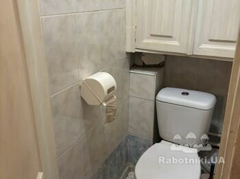 Укладка плитки в туалеті