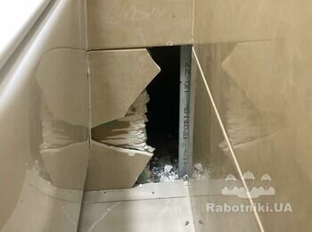 Необхідний демонтаж кількох плиток з гіпсокартону.