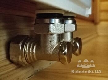 Підєднання радіатора водяного опалення до системи водяного опалення б