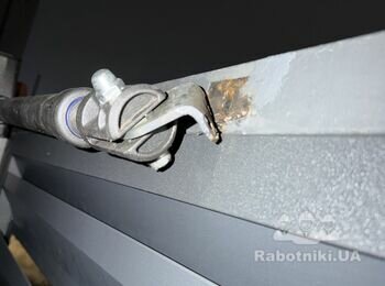 Потрібно якісно приварити кронштейн автоматики на воротах