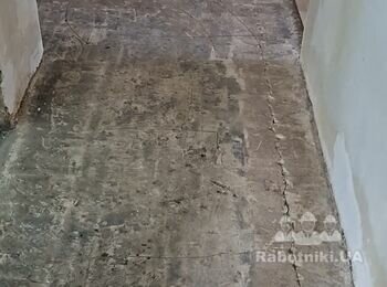 Заливка самовирівнючої стяжки + кварцвініл замковий.