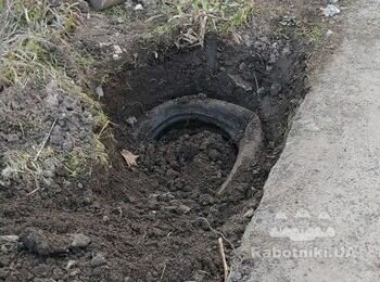 Выкопать засыпанный ревизионный колодец канализации