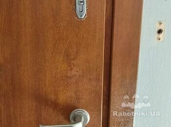 РЕСТАВРАЦІЯ ДЕРЕВ'ЯНИХ ДВЕРЕЙ