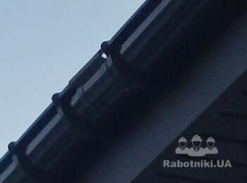 Встановлення водовідводу (ринв, лєвньовка)