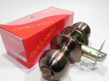 Заміна міжкімнатних дверей, встановлення ручок