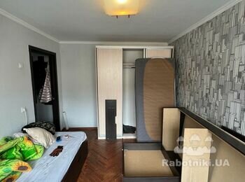 Потрібен електрик