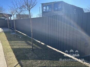 Встановлення паркану з профнастилу