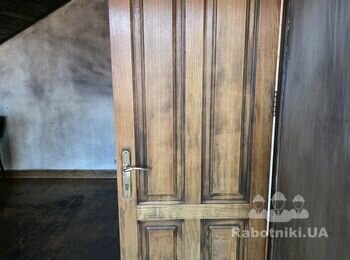 Шліфування дерев'яних дверей, покриття лаком (відновлення після пожежі