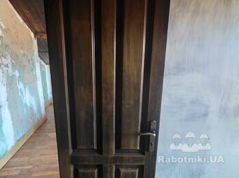 Шліфування дерев'яних дверей, покриття лаком (відновлення після пожежі