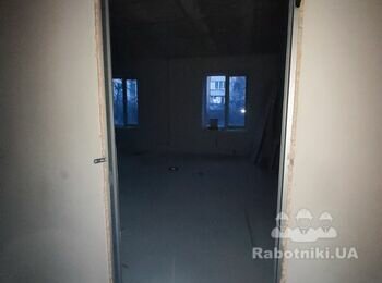 Після монтажу дверей прихованого монтажу потрібно заробити отвори .