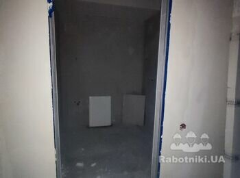 Після монтажу дверей прихованого монтажу потрібно заробити отвори .