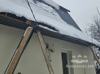 Потрібен майстер для ремонту відливів на даху