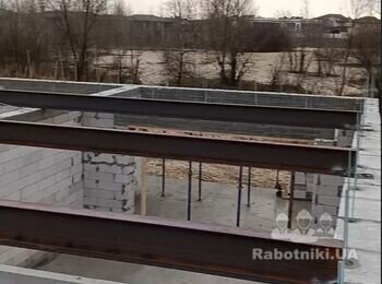 Положить газоблок на армопояс 3 ряда -400мм