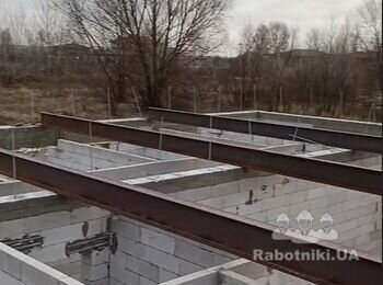 Положить газоблок на армопояс 3 ряда -400мм