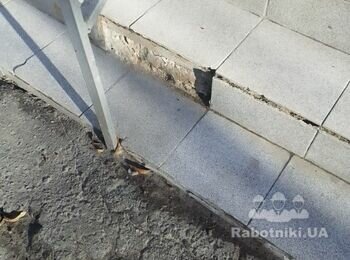 Ремонт сходів при вході, після зими повідпадала плитка