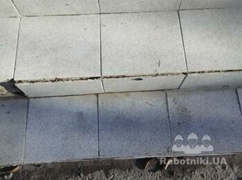 Ремонт сходів при вході, після зими повідпадала плитка