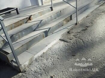 Ремонт сходів при вході, після зими повідпадала плитка