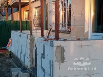 Трубуеться сварщик