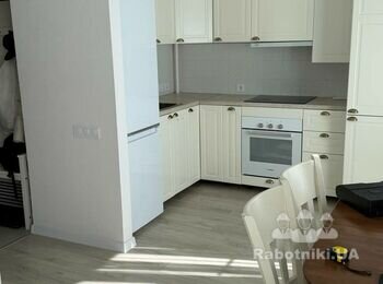 Переклеїти шпалери та перекласти ламінат в 1-к квартирі