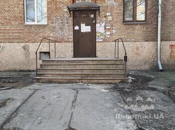 Ремонт вхідної групи та поверхів в 5 поверхівці