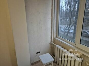 Поклеяти шпалери в 3-к квартирі