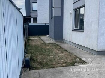 Привести до ладу газон