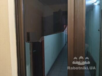 Заменить стекла в окнах и двери на поликарбонат