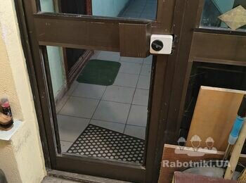 Заменить стекла в окнах и двери на поликарбонат