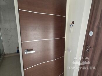 Установка міжкімнатних дверей