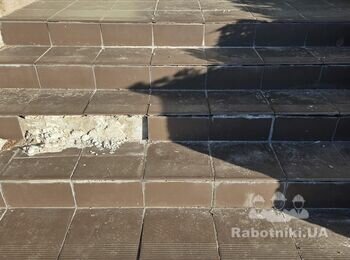 Перекласти плитку на сходинках ганку