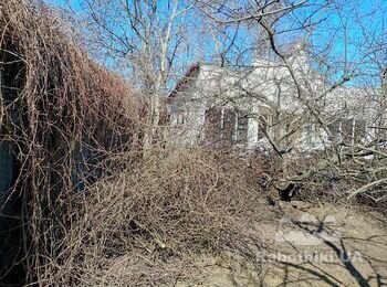 Порезать и убрать садовые ветки
