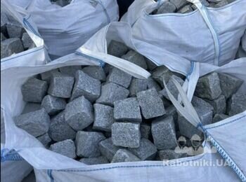 Укладання гранітної бруківки